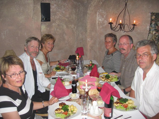Gerd and Ottar, Harald and Hilde - and us in an crypt from the Medevial age, having a really splended meal.