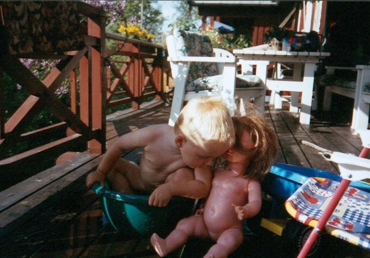 Sommerfl�rt p� verandaen!